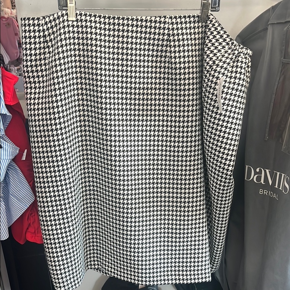 Black and White Houndstooth Skirt by Jones Studio - Picture 1 of 4